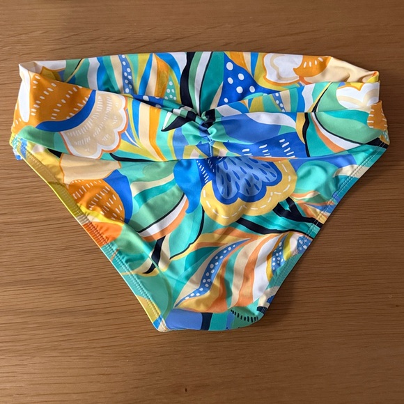 La Blanca Bikini Set - Picture 2 of 6